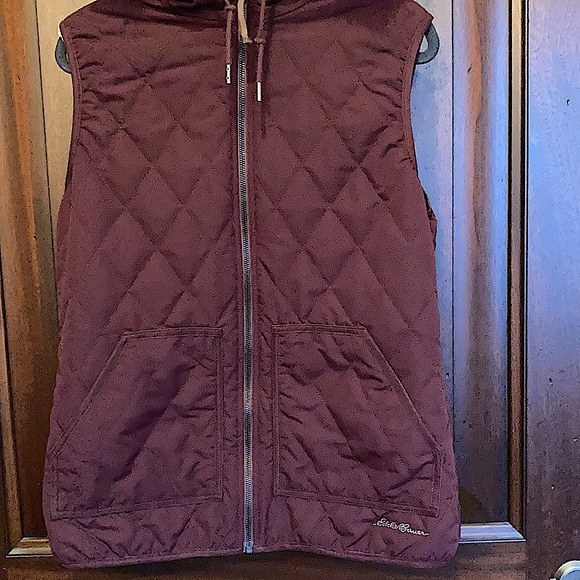 Eddie Bauer Vest quilted sherpa lined with hood - Picture 6 of 16